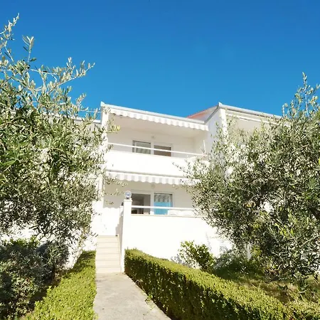 Tina Apartmán