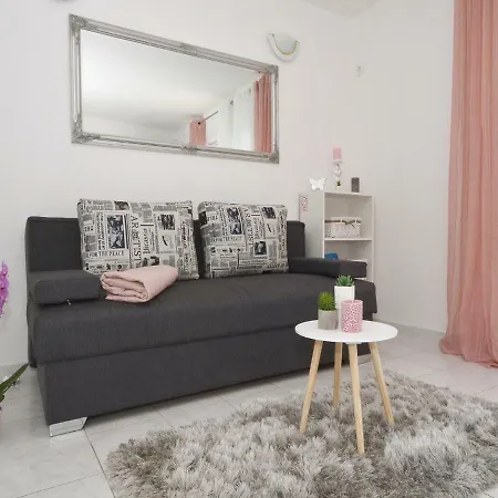 Apartman Tina *