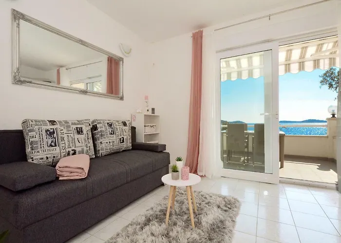 Tina * 로고즈니차